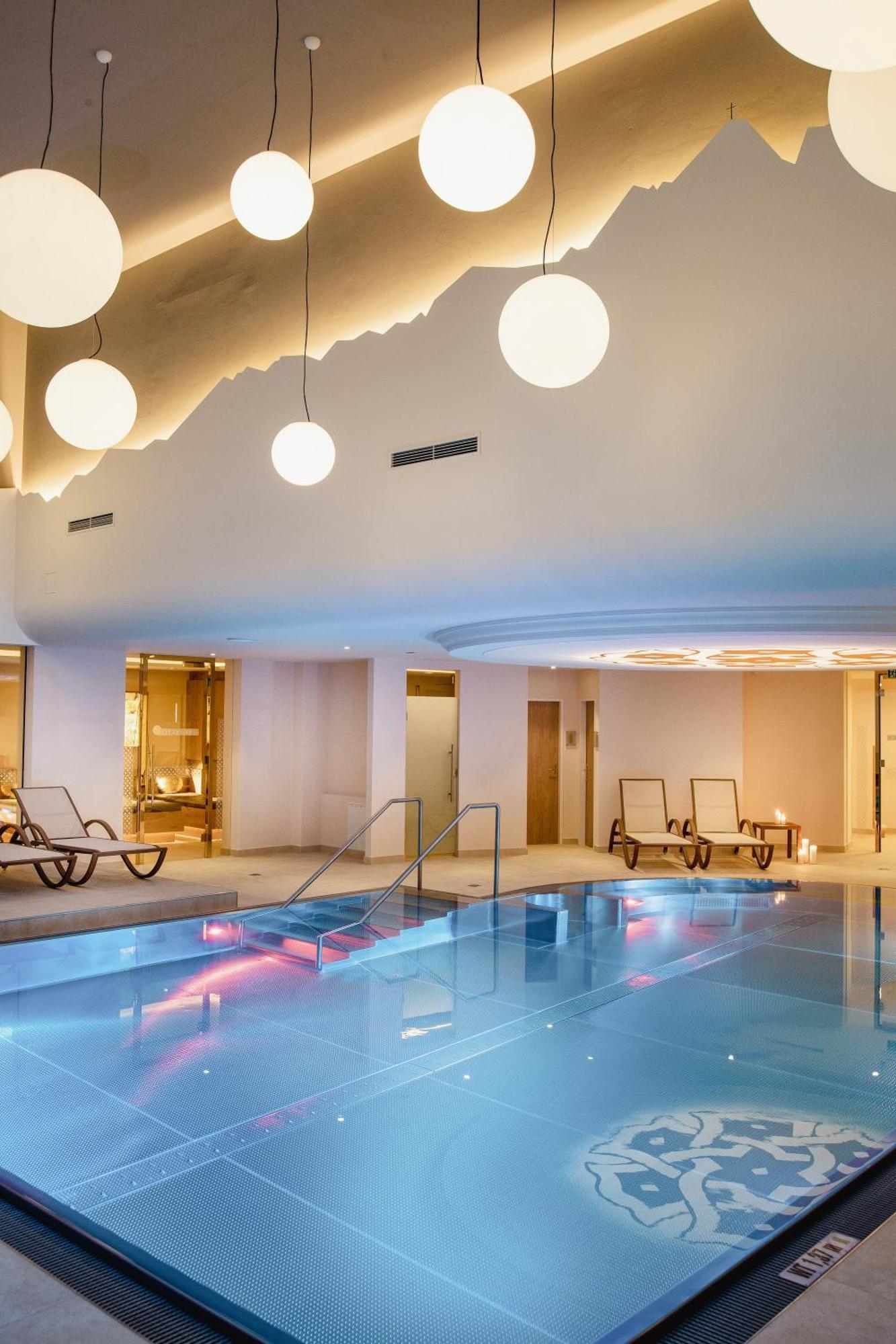 Norica - Thermenhotels Gastein Mit Dem Bademantel Direkt In Therme Hotel